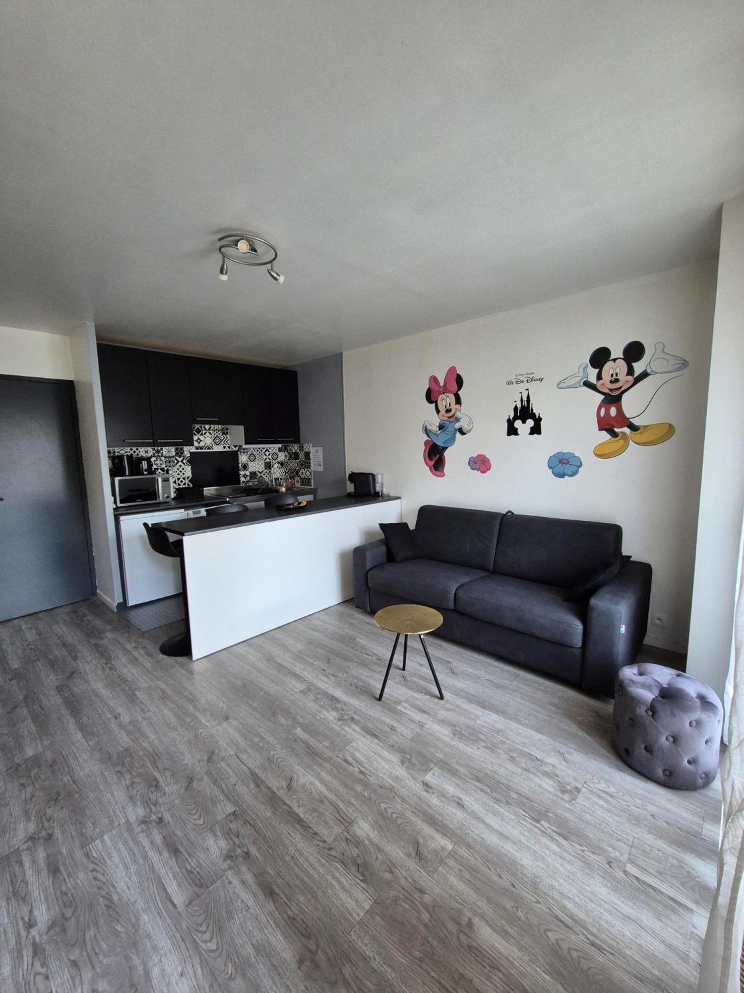 Studio A 2 Pas De Disneyland Esbly Exterior photo
